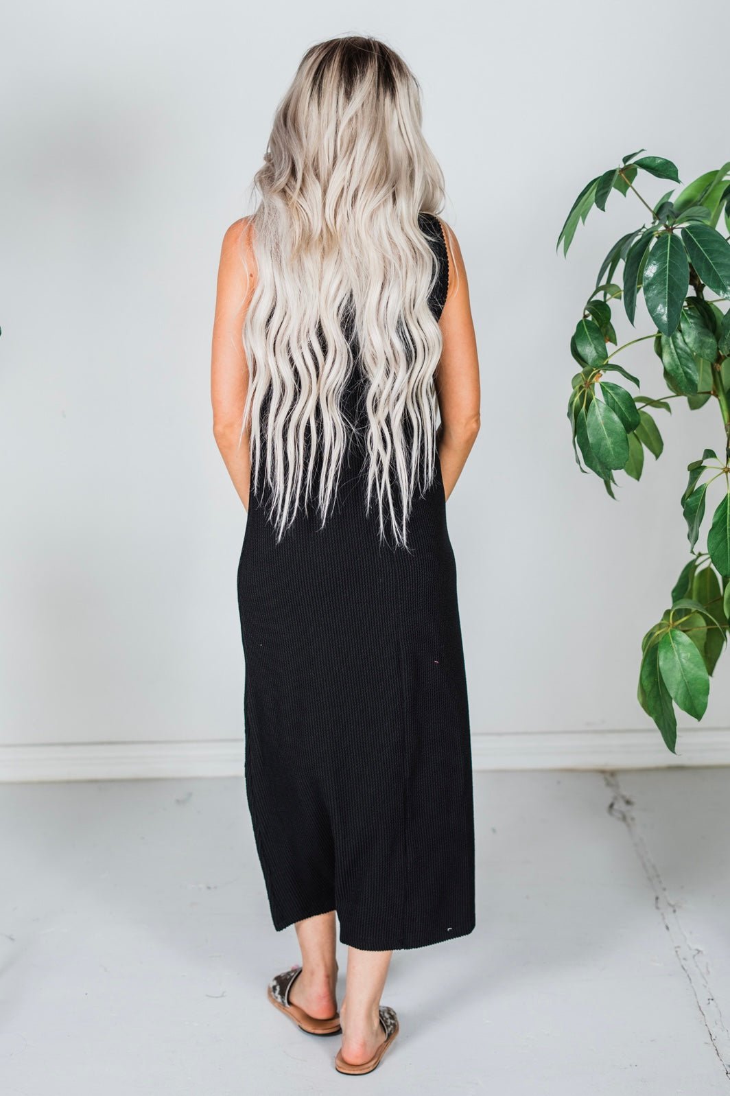 Black Sleeveless Essential V - Neck Ribbed Maxi Dress - Whiskey Skies - BLUMIN