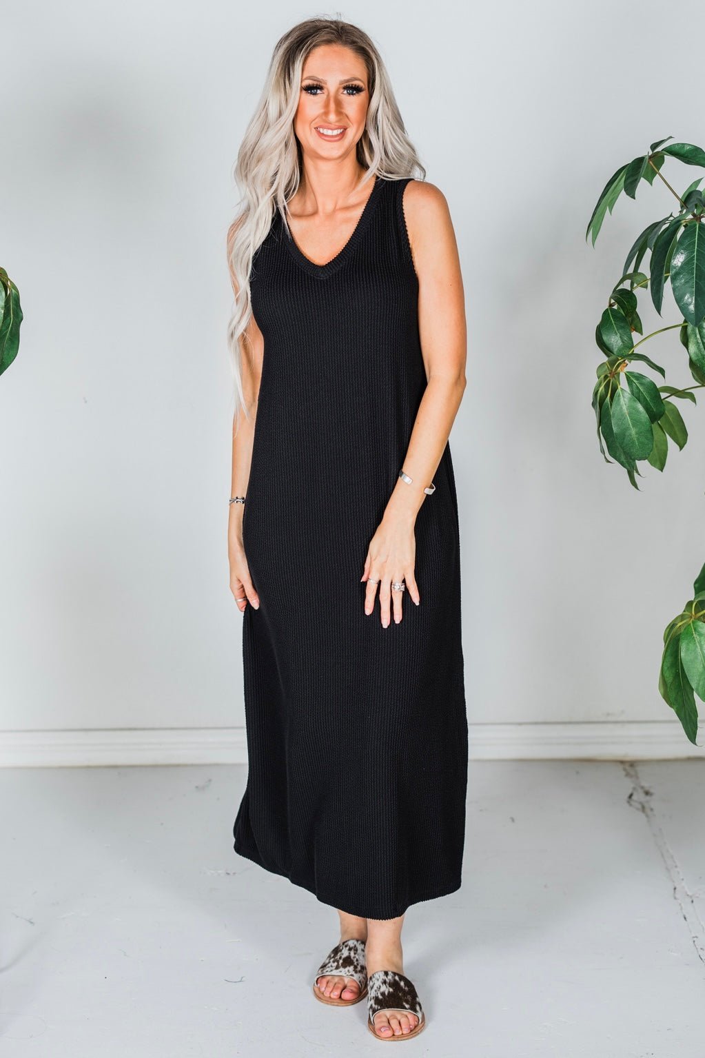 Black Sleeveless Essential V - Neck Ribbed Maxi Dress - Whiskey Skies - BLUMIN