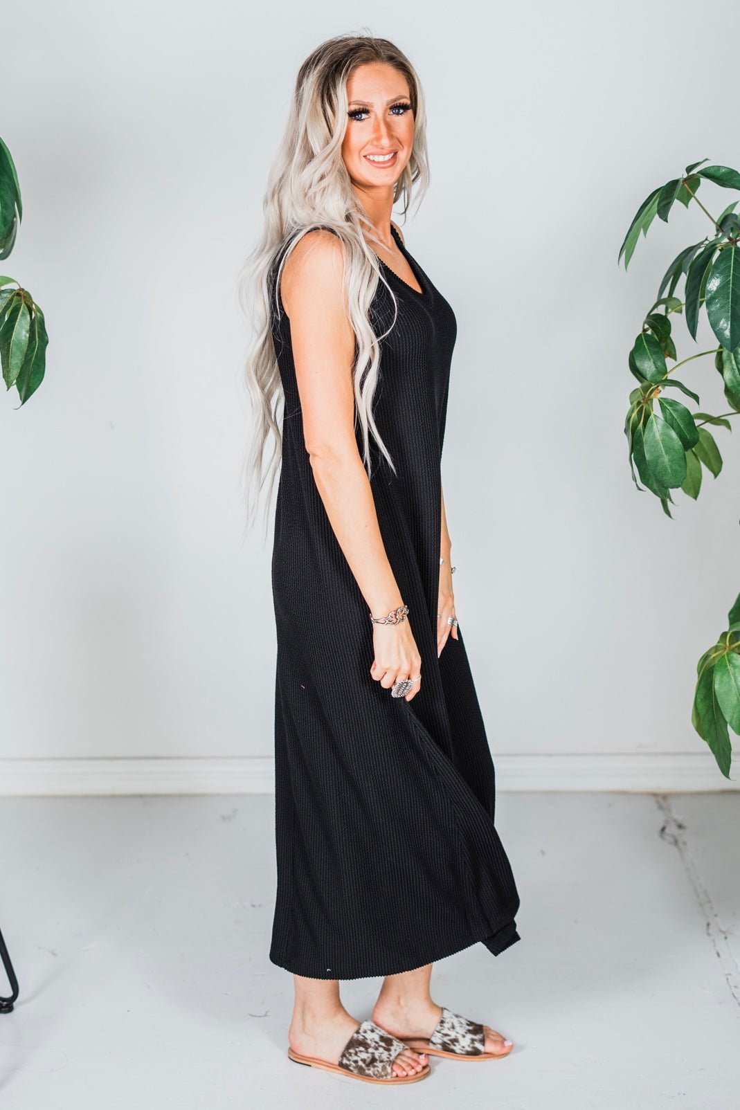 Black Sleeveless Essential V - Neck Ribbed Maxi Dress - Whiskey Skies - BLUMIN