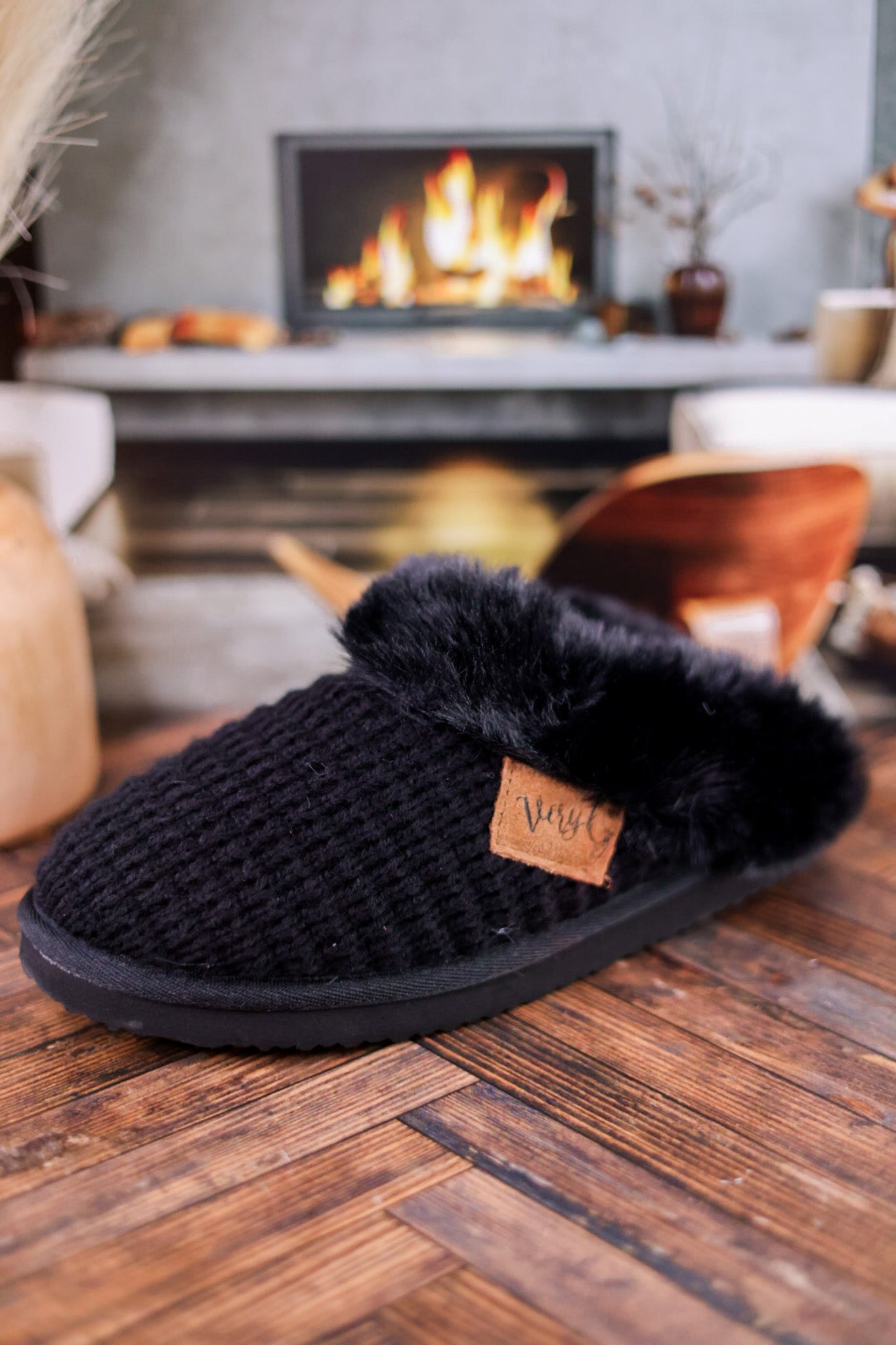 Black Sweater Slippers - Whiskey Skies - VERY G