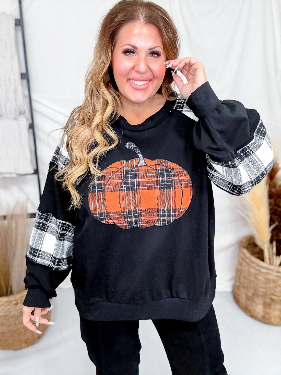 Black Sweatshirt With Plaid Pumpkin & Sleeves - Whiskey Skies - ODDI