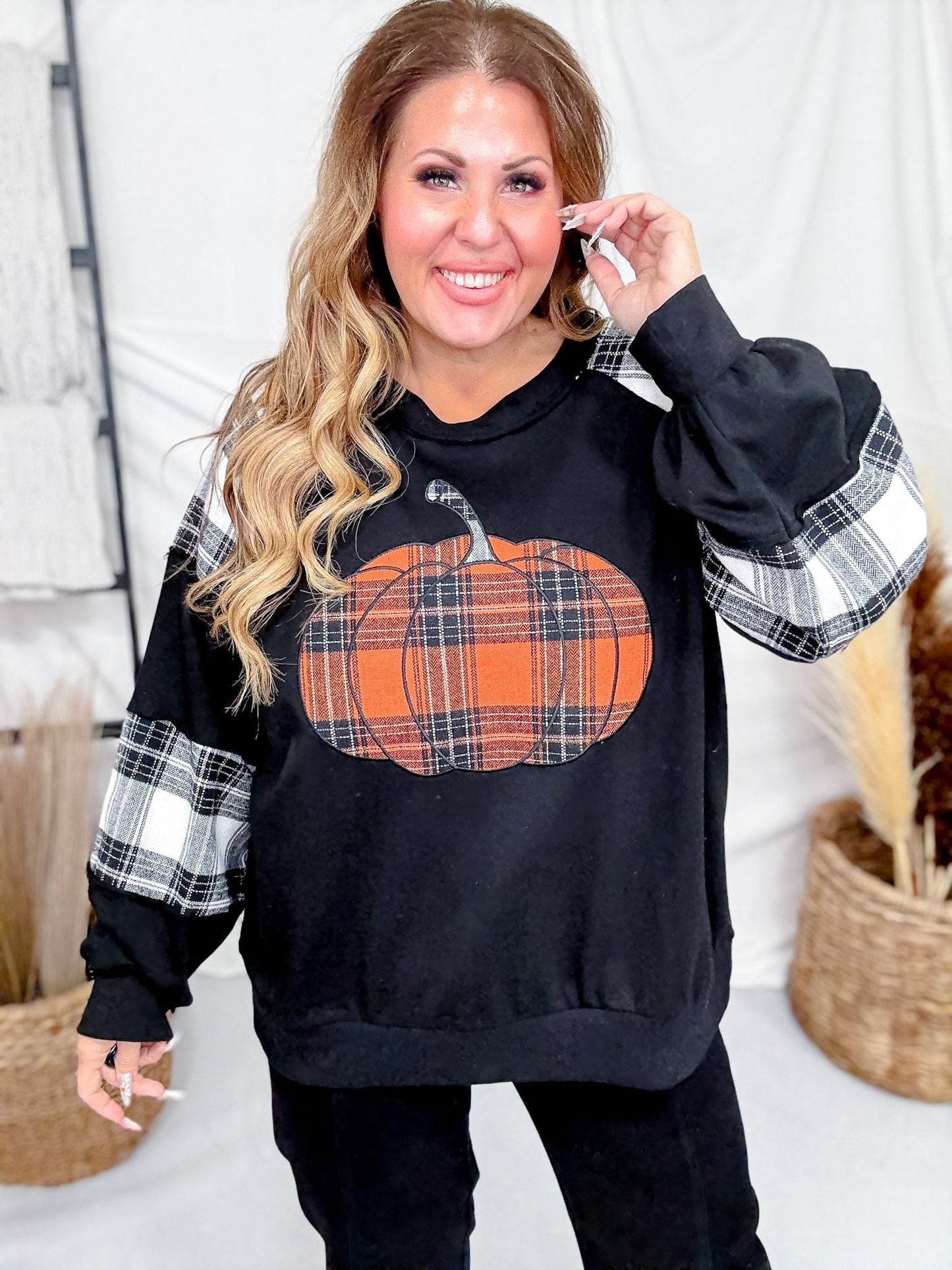 Black Sweatshirt With Plaid Pumpkin & Sleeves - Whiskey Skies - ODDI