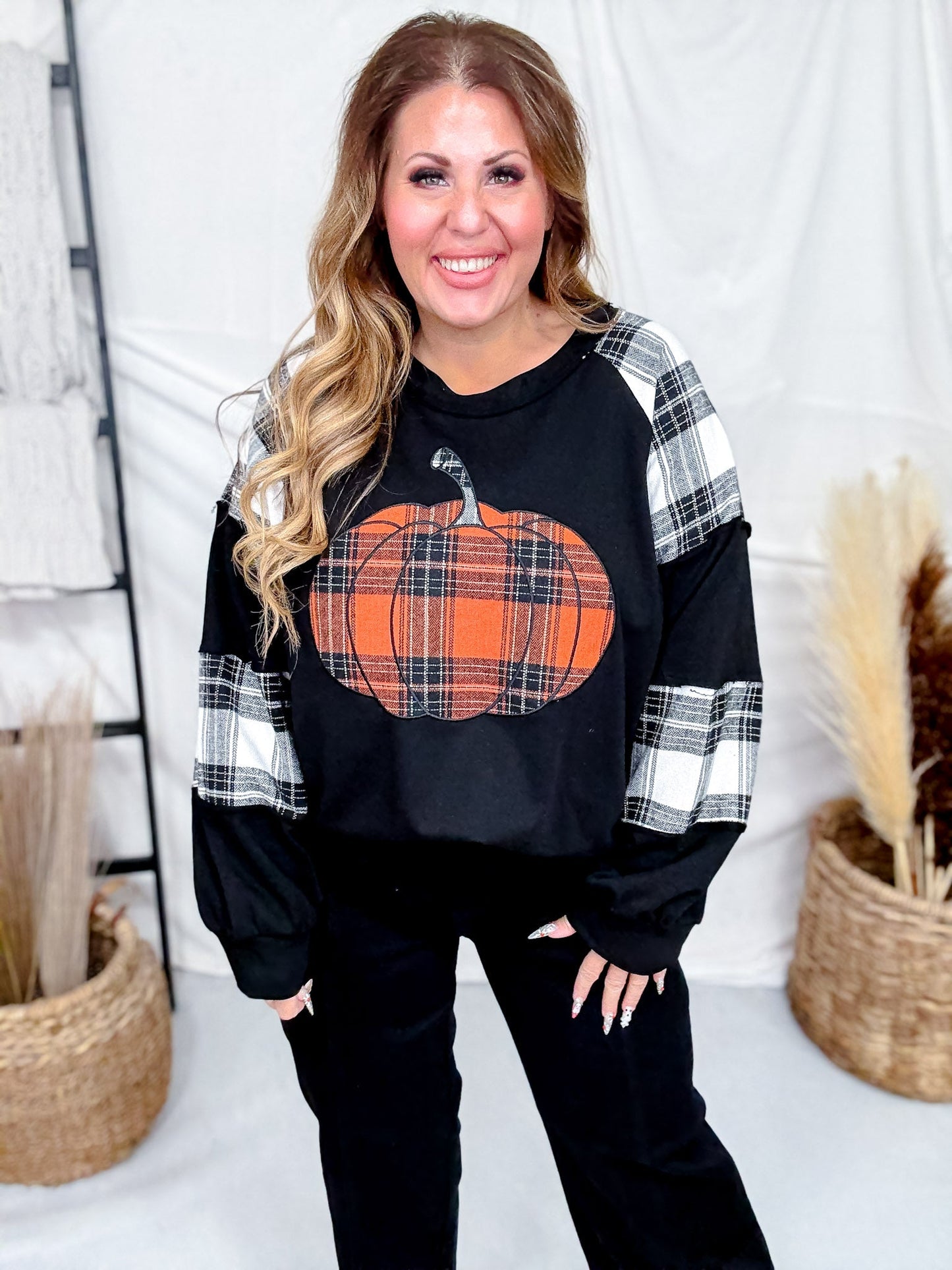 Black Sweatshirt With Plaid Pumpkin & Sleeves - Whiskey Skies - ODDI