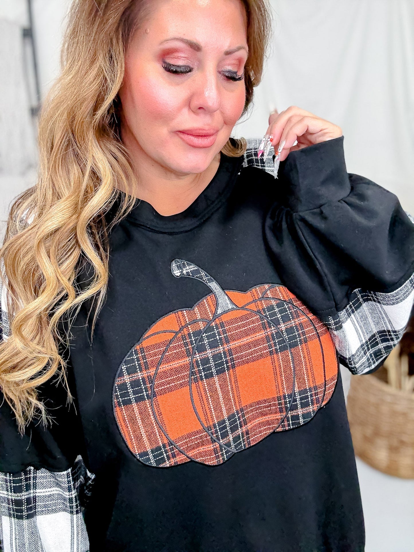 Black Sweatshirt With Plaid Pumpkin & Sleeves - Whiskey Skies - ODDI