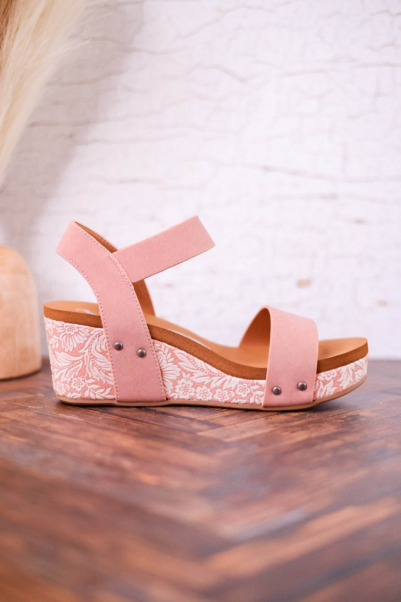 Blush Devon Wedges - Whiskey Skies - VERY G