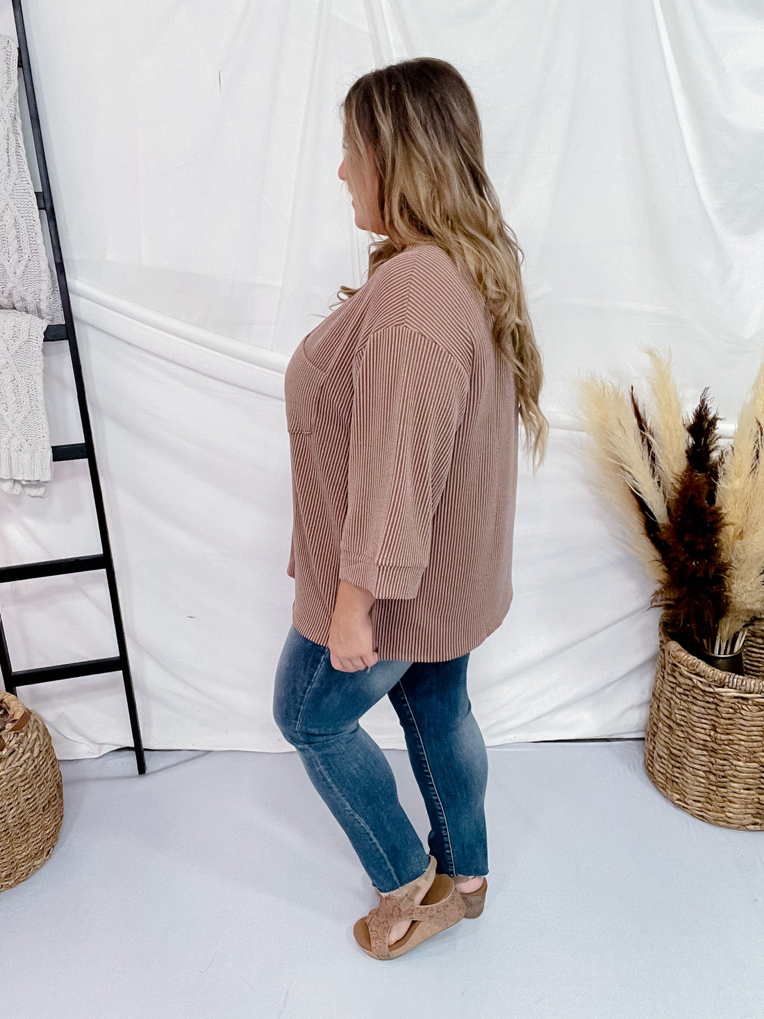 Coffee Ribbed 3/4 Sleeve Boxy Top - Whiskey Skies - ANDREE BY UNIT