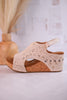 Cream Free Fly Wedges - Whiskey Skies - VERY G