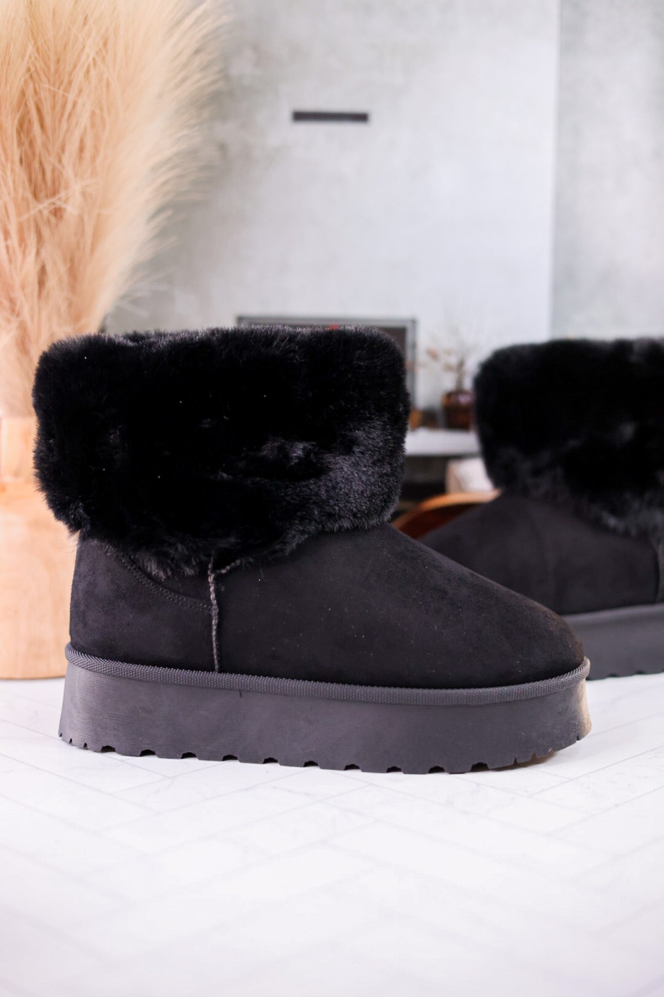 Everlie Black Faux Fur Booties - Whiskey Skies - VERY G