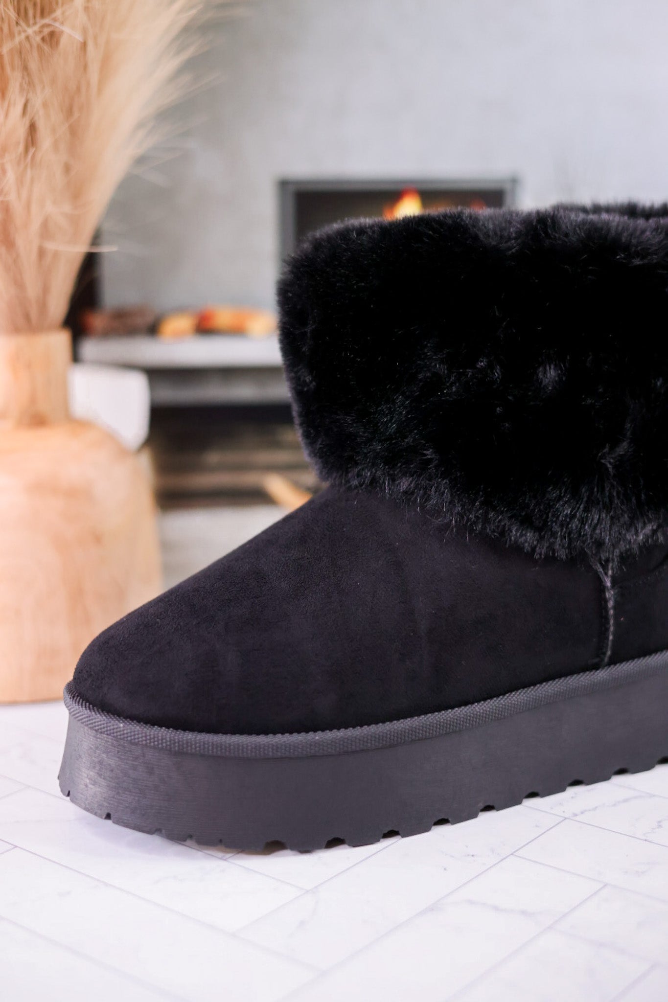 Everlie Black Faux Fur Booties - Whiskey Skies - VERY G