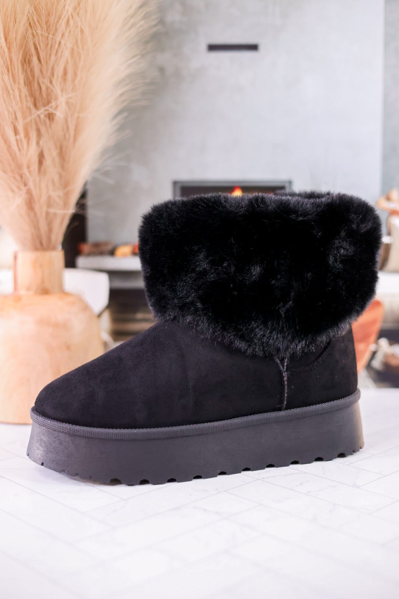 Everlie Black Faux Fur Booties - Whiskey Skies - VERY G