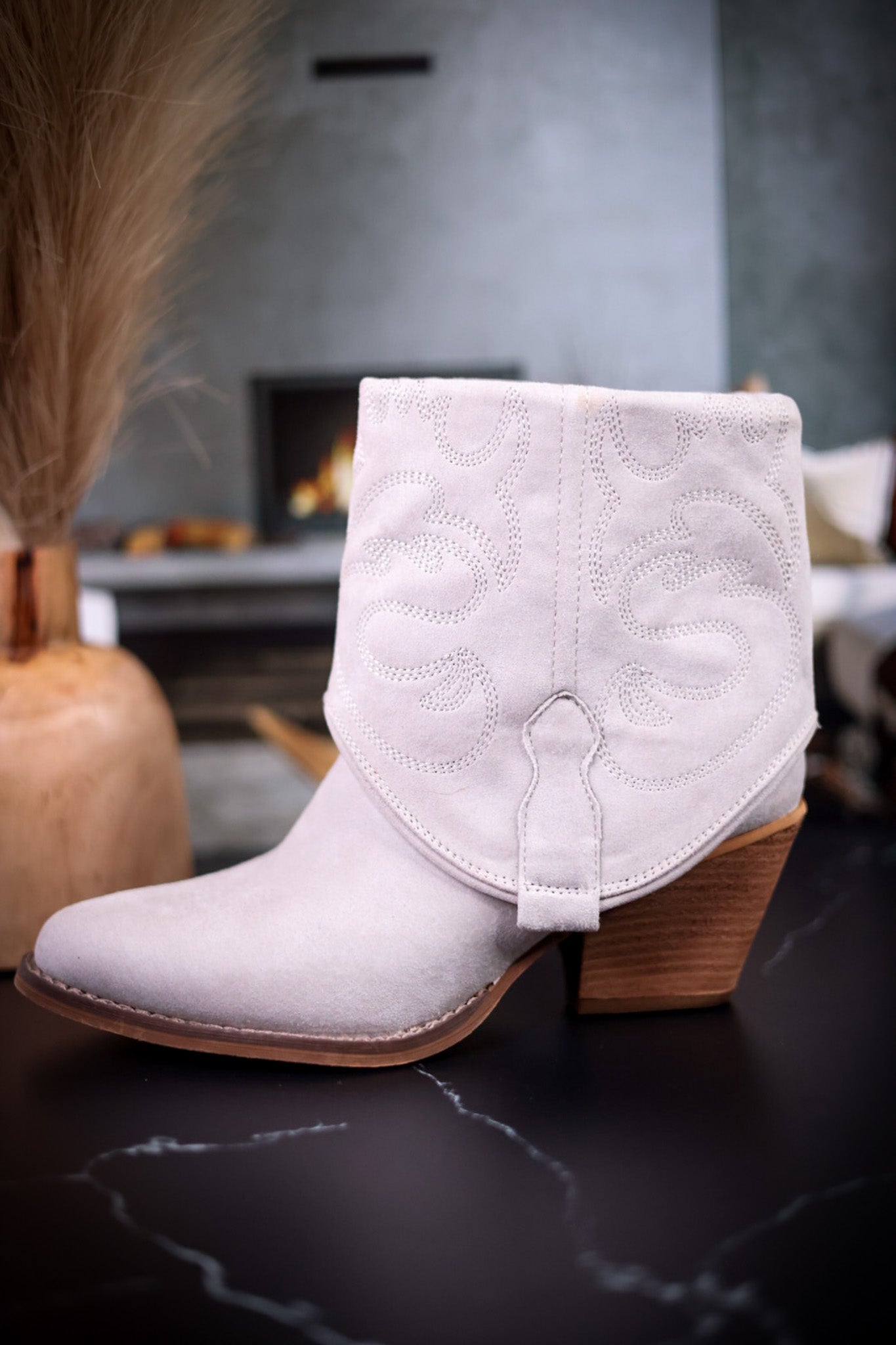 Frost Grey Saylor Ankle Boots - Whiskey Skies - VERY G