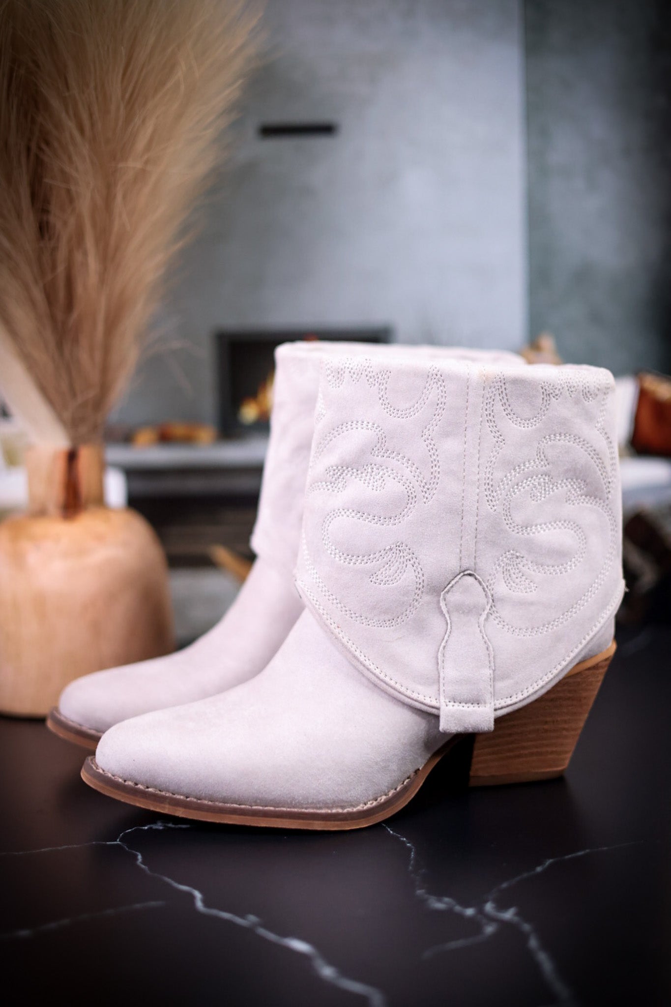 Frost Grey Saylor Ankle Boots - Whiskey Skies - VERY G