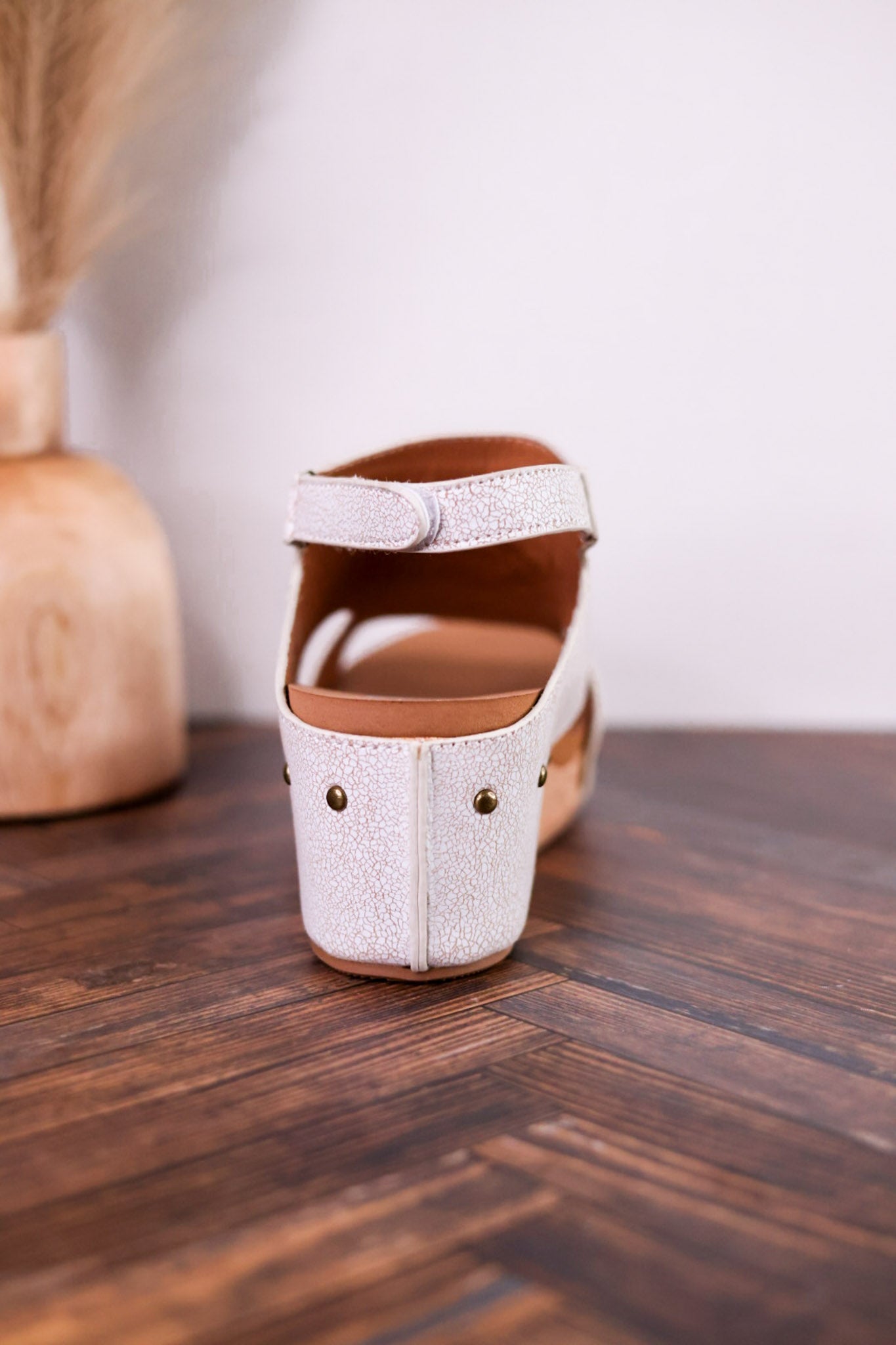 Hana Crackle Effect Wedges W/ Tan Aztec Pattern - Whiskey Skies - VERY G