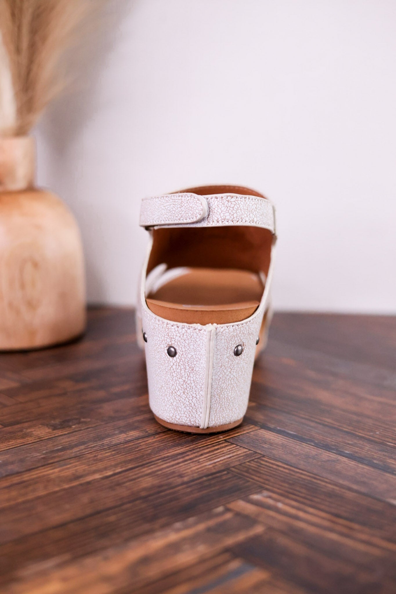 Hana Crackle Effect Wedges W/ Turquoise Aztec Pattern - Whiskey Skies - VERY G