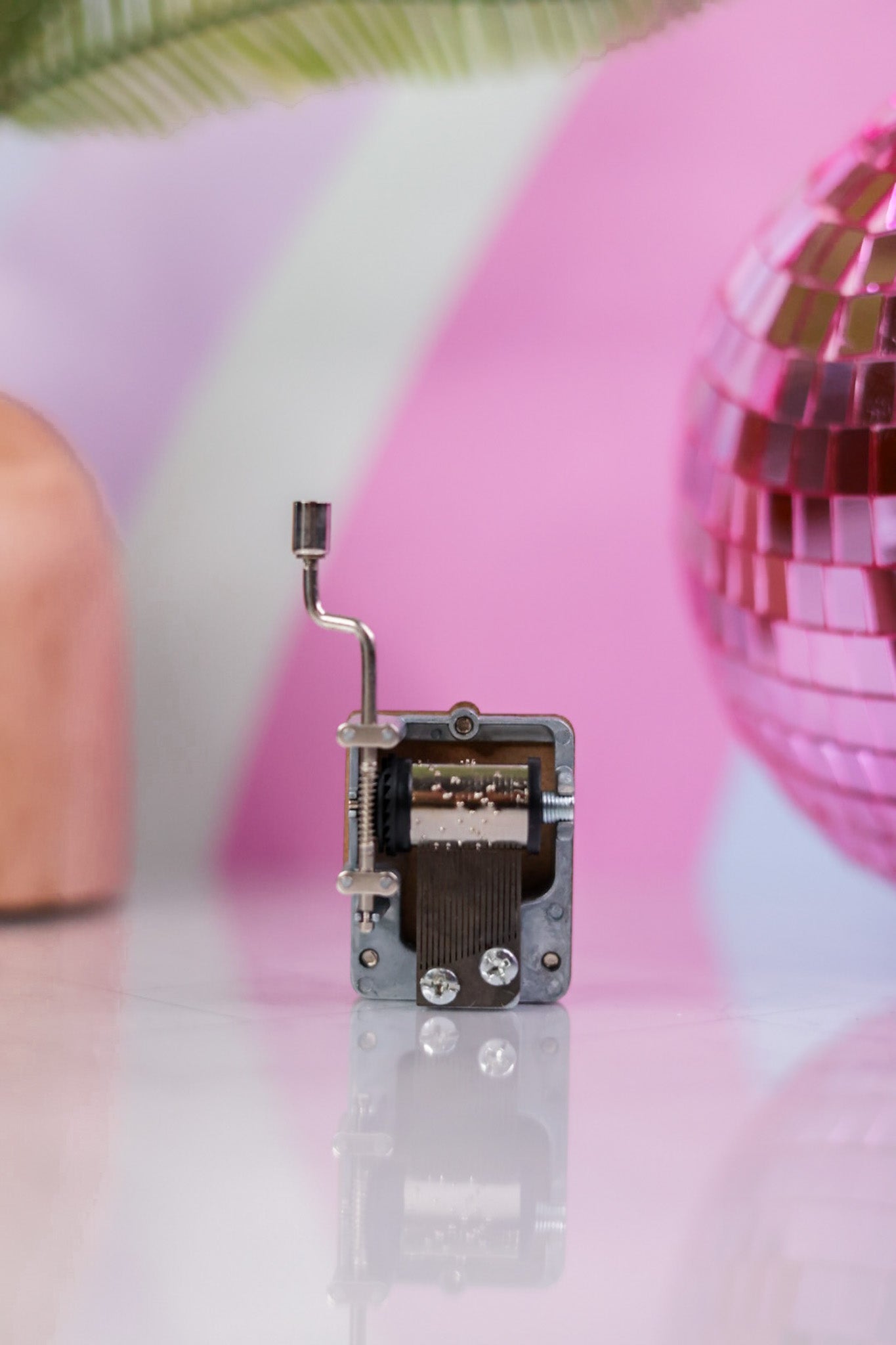 Hey Jude Crank Music Box - Whiskey Skies - KIKKERLAND DESIGN