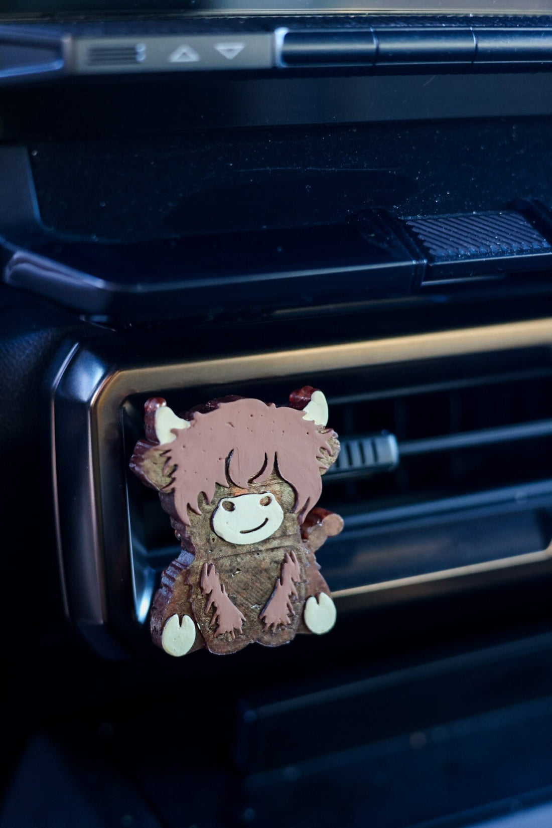 Highland Cow Vent Clip Freshies (2 Scents) - Whiskey Skies - BUG AND BEAN FRESHIES