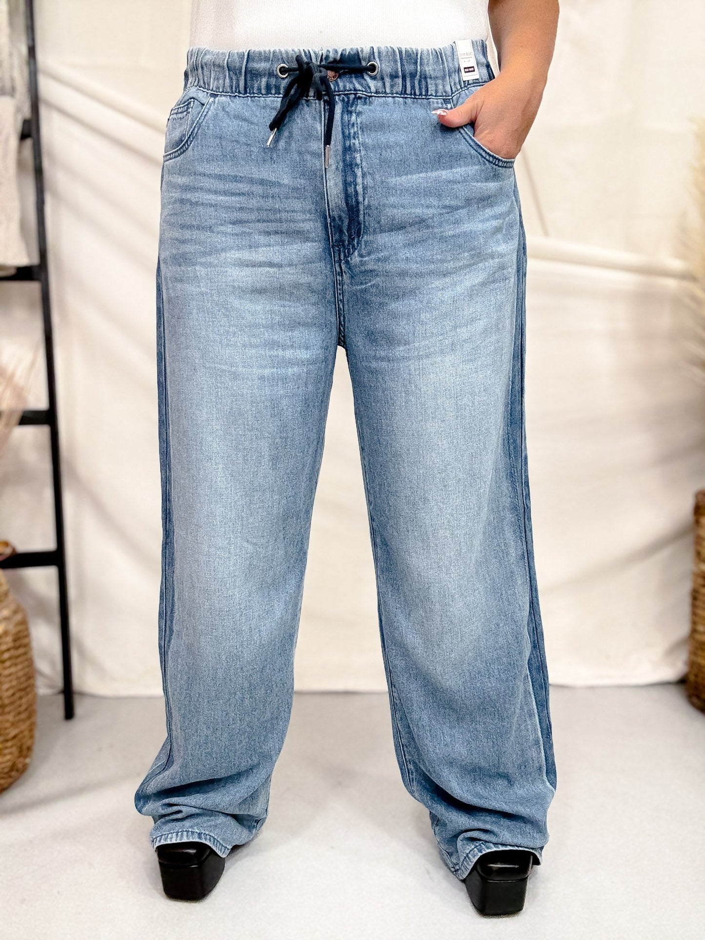 Judy Blue High - Waist Feather - Weight Wilhemina Elastic Waist Band Jeans - Whiskey Skies - JUDY BLUE