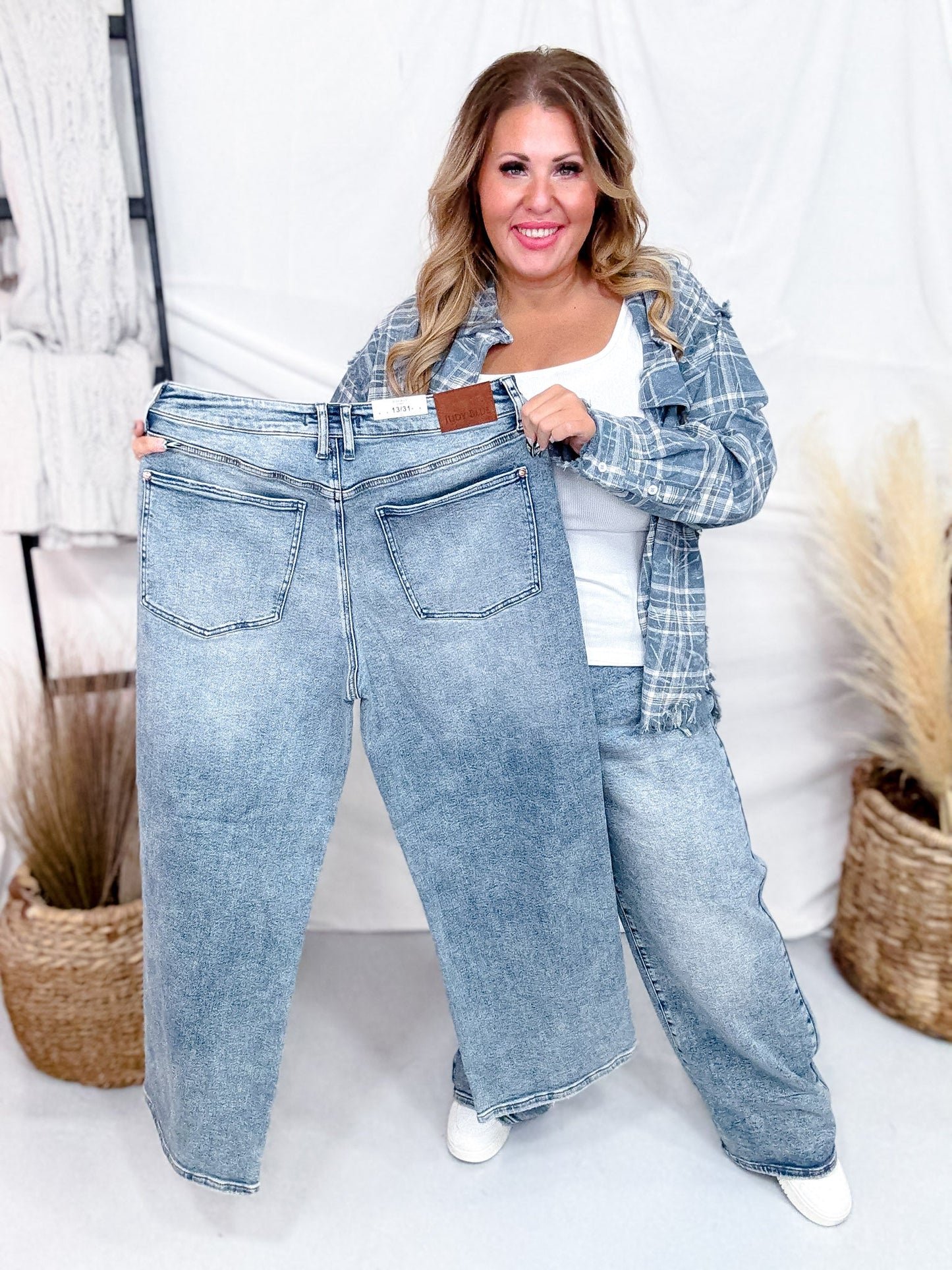 Judy Blue High - Waist Wilhemina Light Vintage Wash Wide Leg Jeans - Whiskey Skies - JUDY BLUE