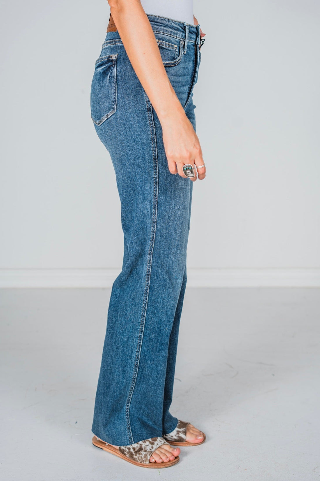 Judy Blue Mid - Rise Tummy Control Vintage Straight Leg Jeans - Whiskey Skies - JUDY BLUE