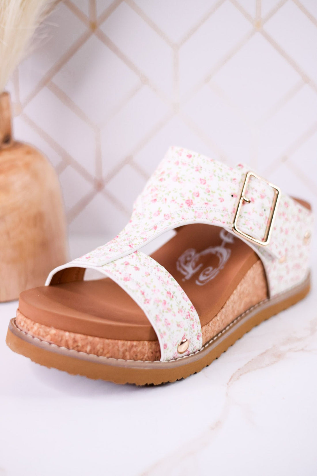 "Noah" White Wedges With Ditzy Pink Floral Print - Whiskey Skies - VERY G