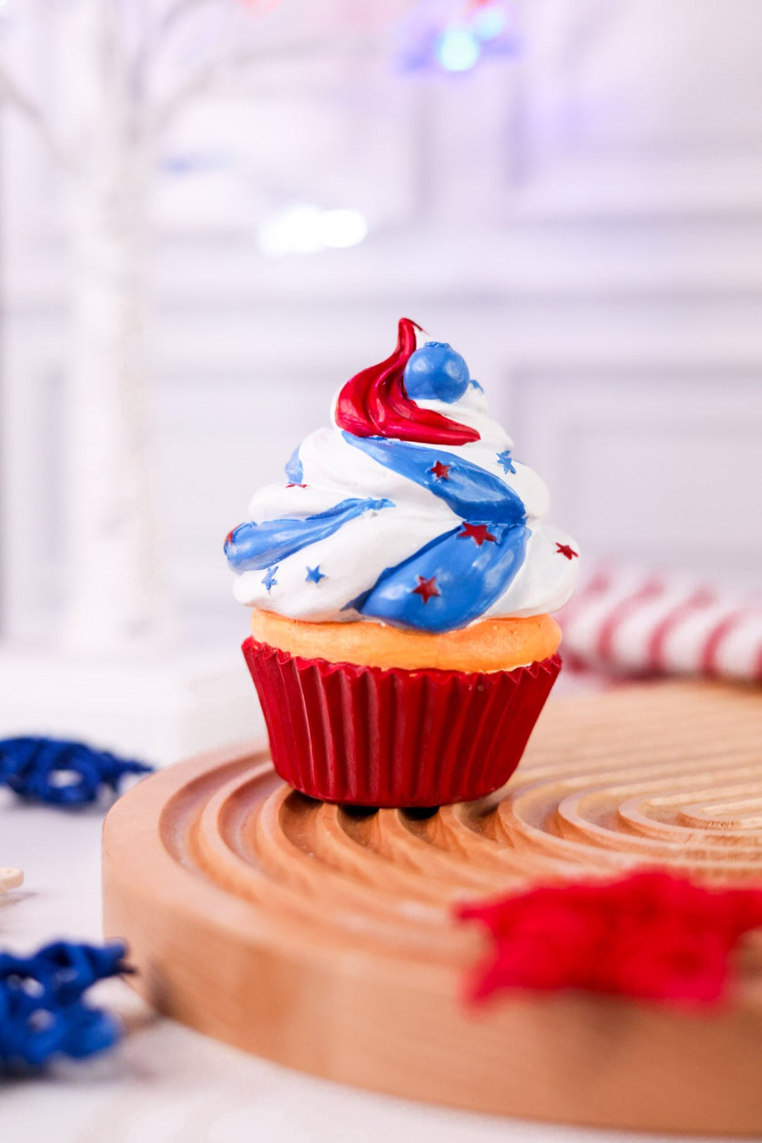 Resin Americana Style Cupcake (3 Styles) - Whiskey Skies - GERSON COMPANIES