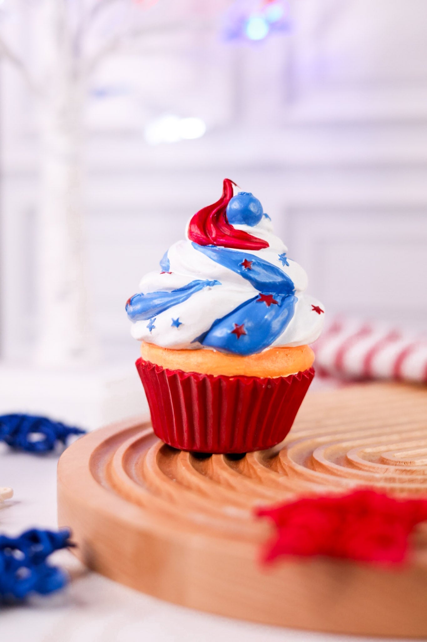 Resin Americana Style Cupcake (3 Styles) - Whiskey Skies - GERSON COMPANIES