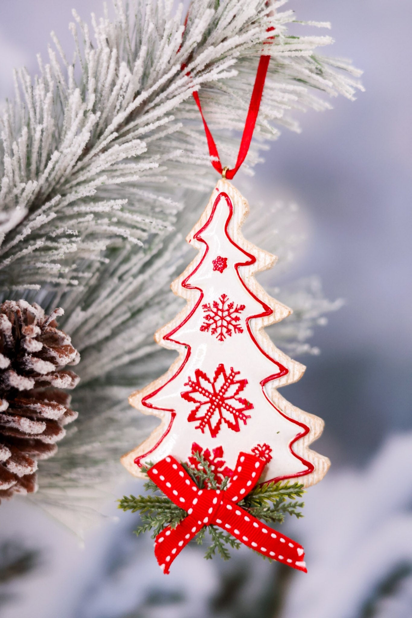 Resin Classic Red & White Christmas Ornaments (Three Styles) - Whiskey Skies - MELROSE INTL