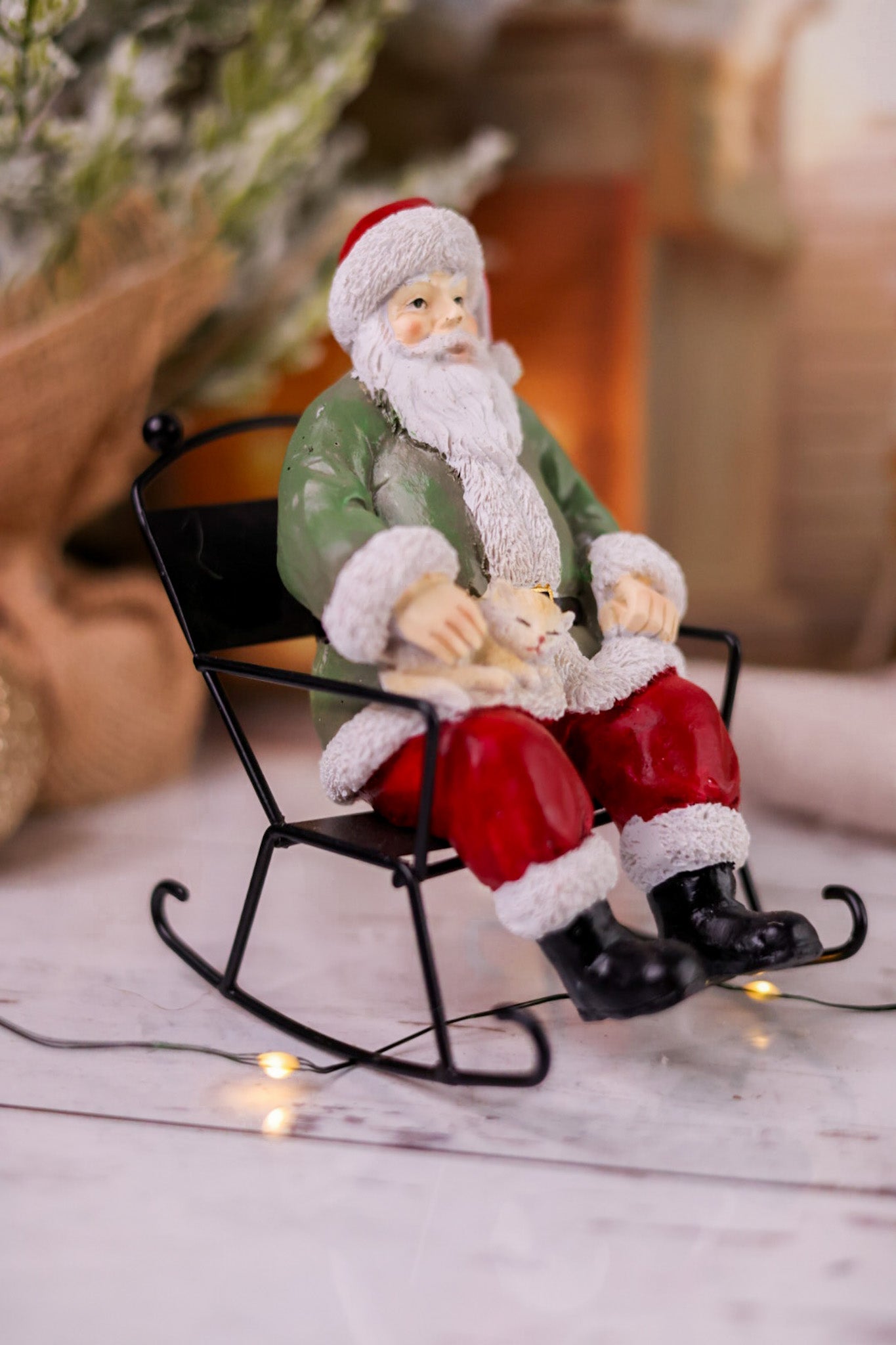 Transpac 10 Inch Resin Christmas Nativity Figurines with Creche Set of 10 Pieces, White and Silver Tone並行輸入 : Transpac Imports Resin Holiday Tree Set of 4 Figurine