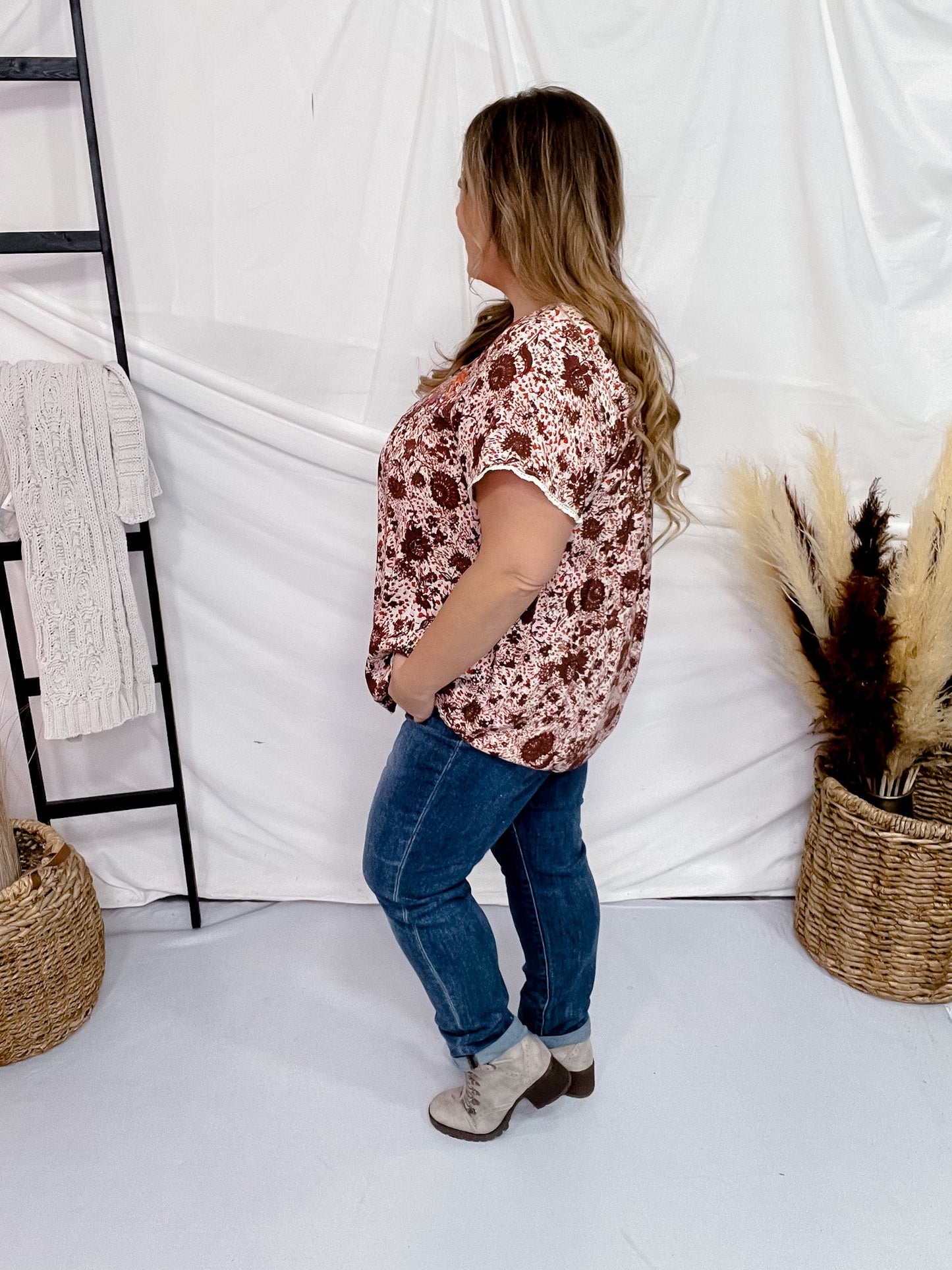Short sleeve floral print embroidered top - Whiskey Skies - ANDREE BY UNIT