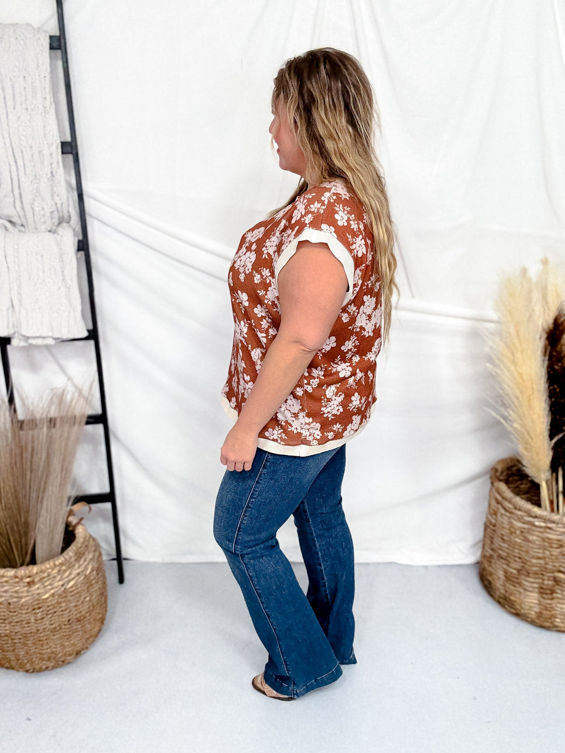 Short Sleeve Jaquard Knit Top With Floral Print In Terra Cotta - Whiskey Skies - ODDI
