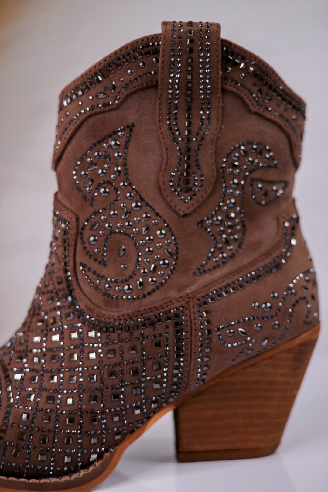Show Off Western Taupe Ankle Boots - Whiskey Skies - VERY G