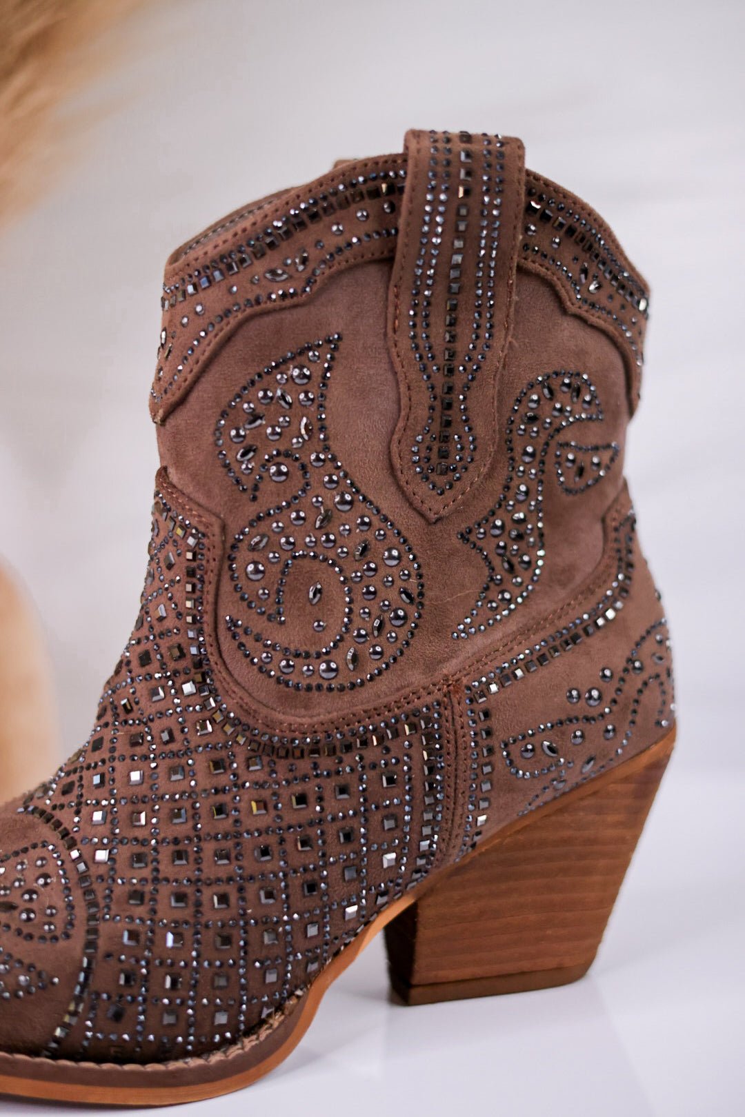 Show Off Western Taupe Ankle Boots - Whiskey Skies - VERY G