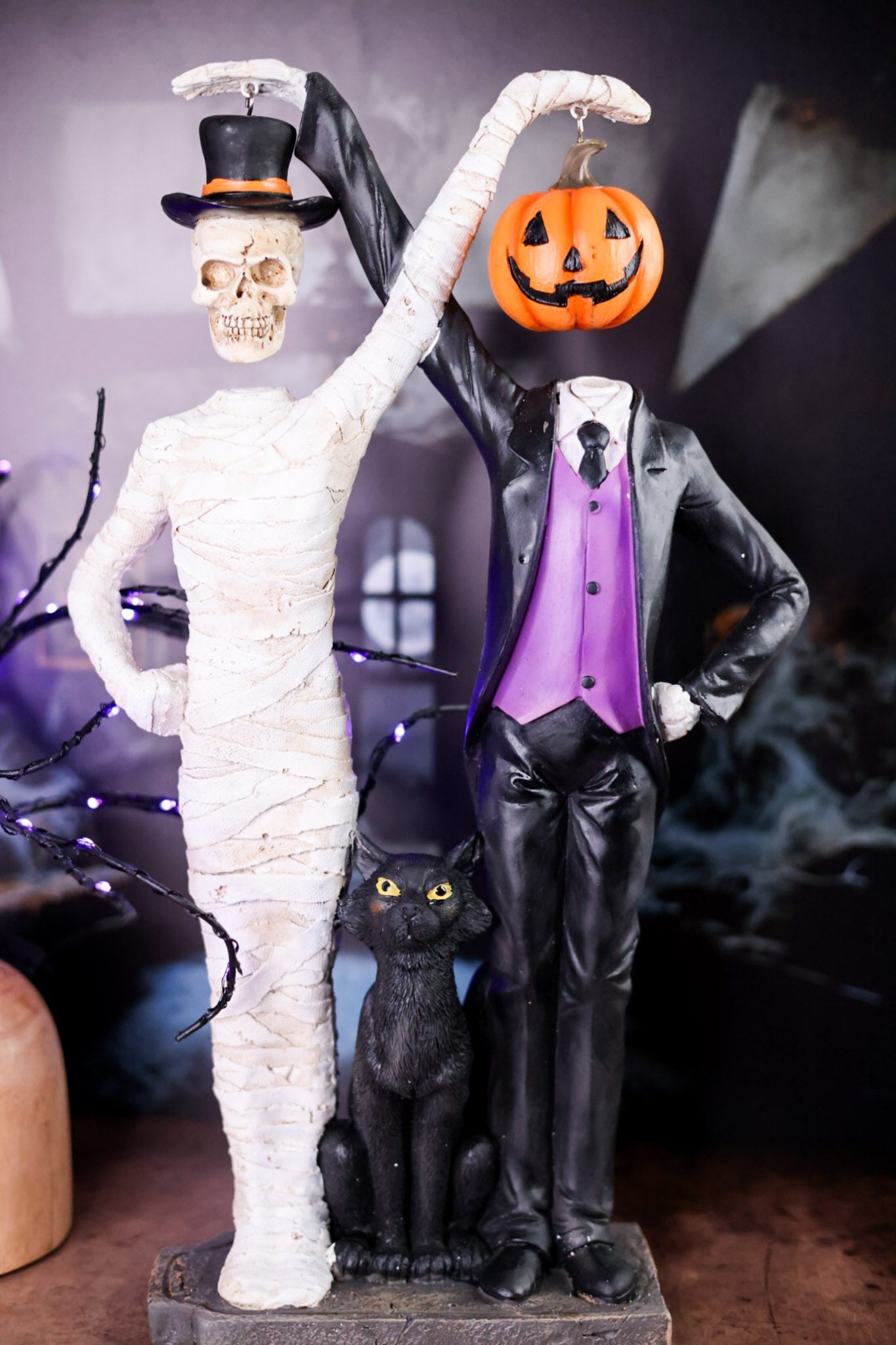 Skeleton and Mummy Hanging Head Resin Figurine - Whiskey Skies - TRANSPAC