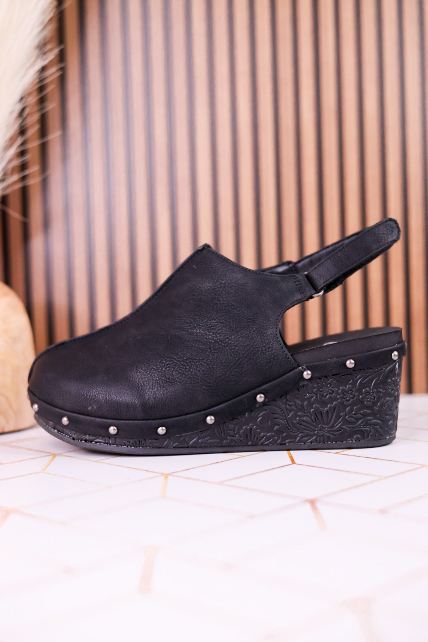 The Miranda Platform Mules In Black - Whiskey Skies - VERY G