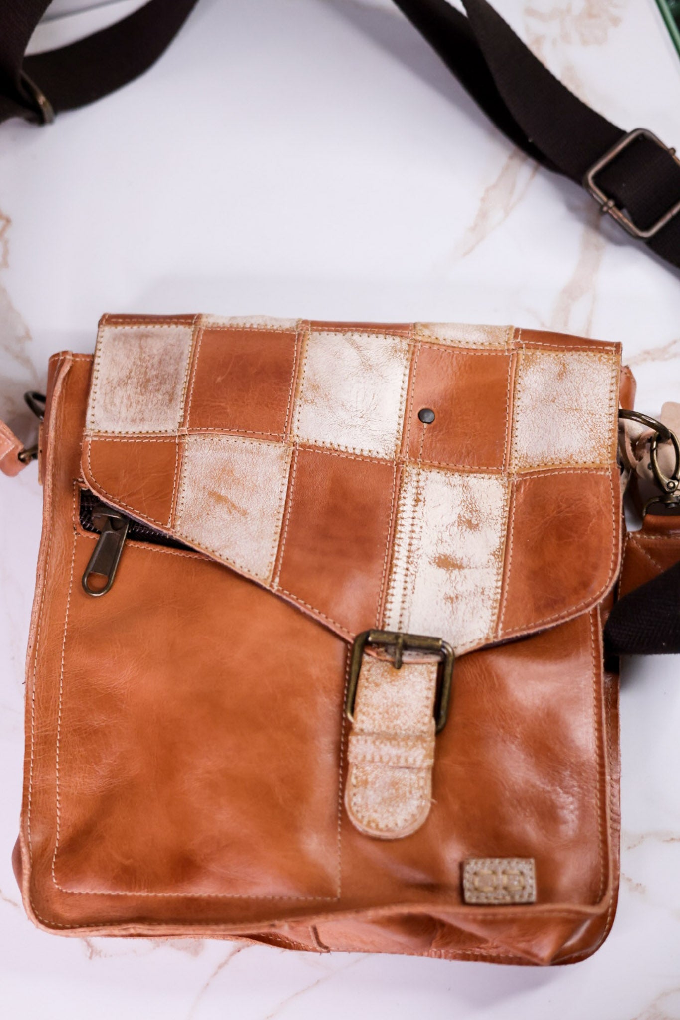The "Venice Beach II" Tan Rustic Nectar Crossbody Bag - Whiskey Skies - BED/STU