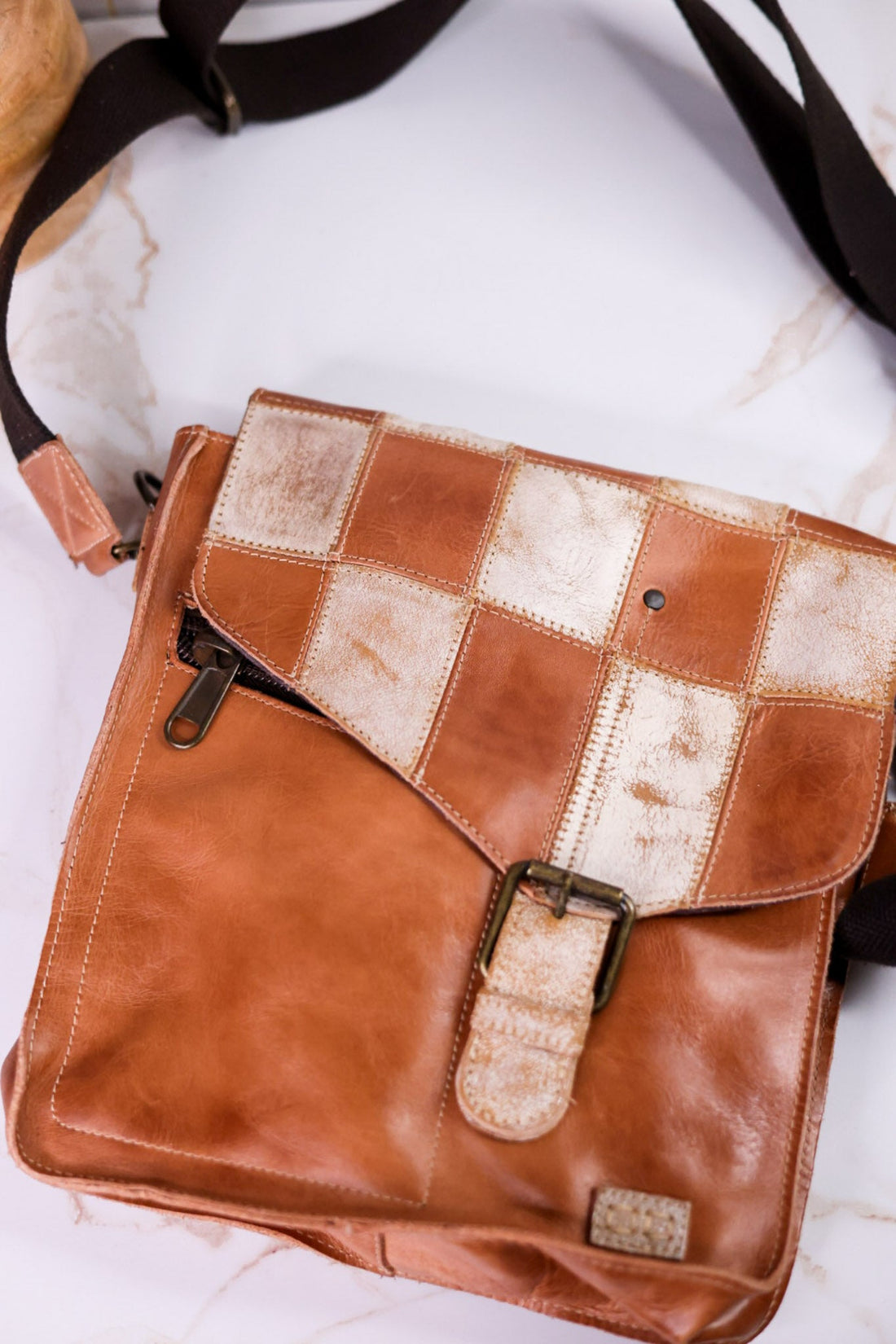 The "Venice Beach II" Tan Rustic Nectar Crossbody Bag - Whiskey Skies - BED/STU