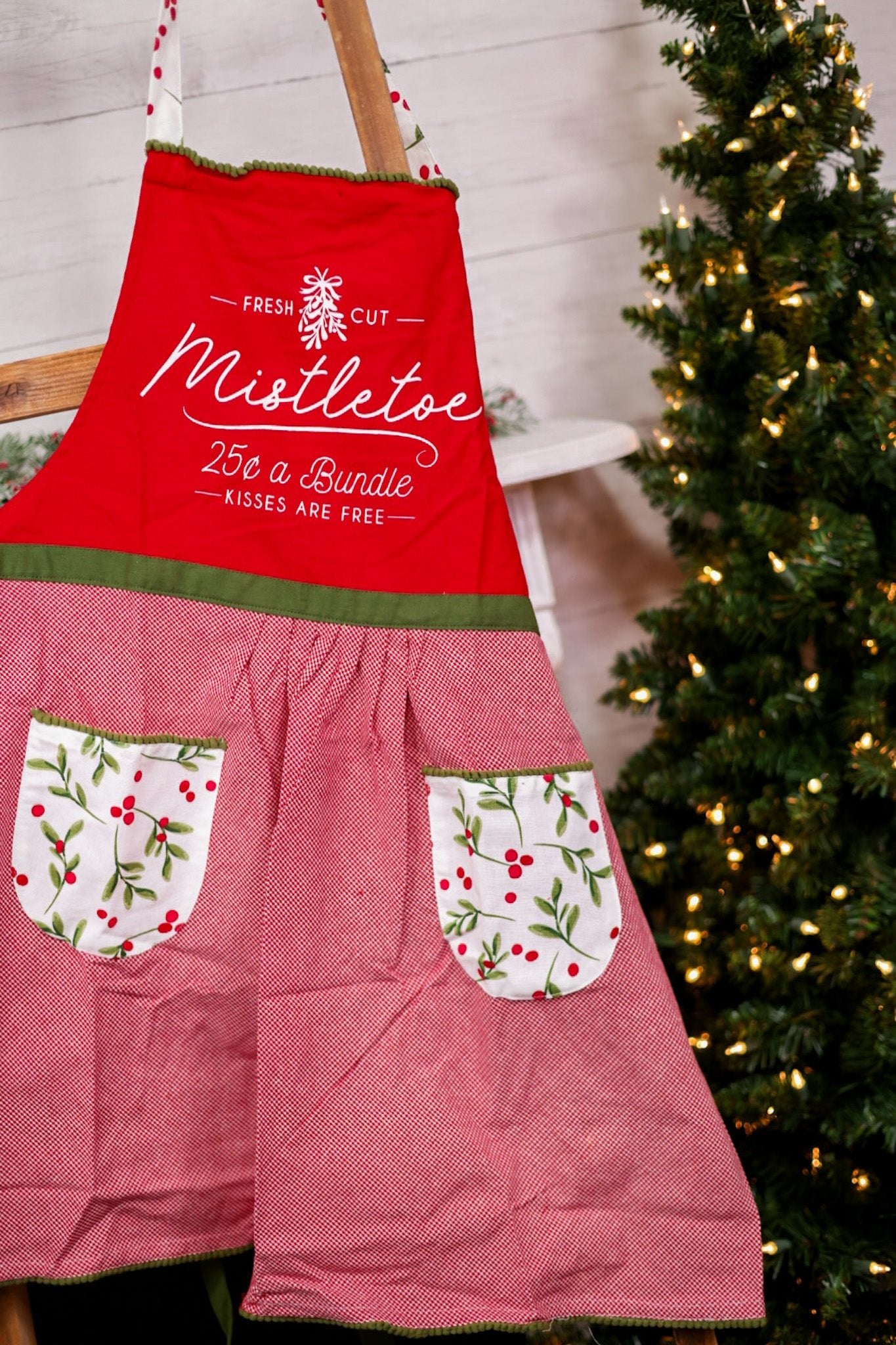 Under The Mistletoe Apron - Whiskey Skies - DII - DESIGN IMPORTS