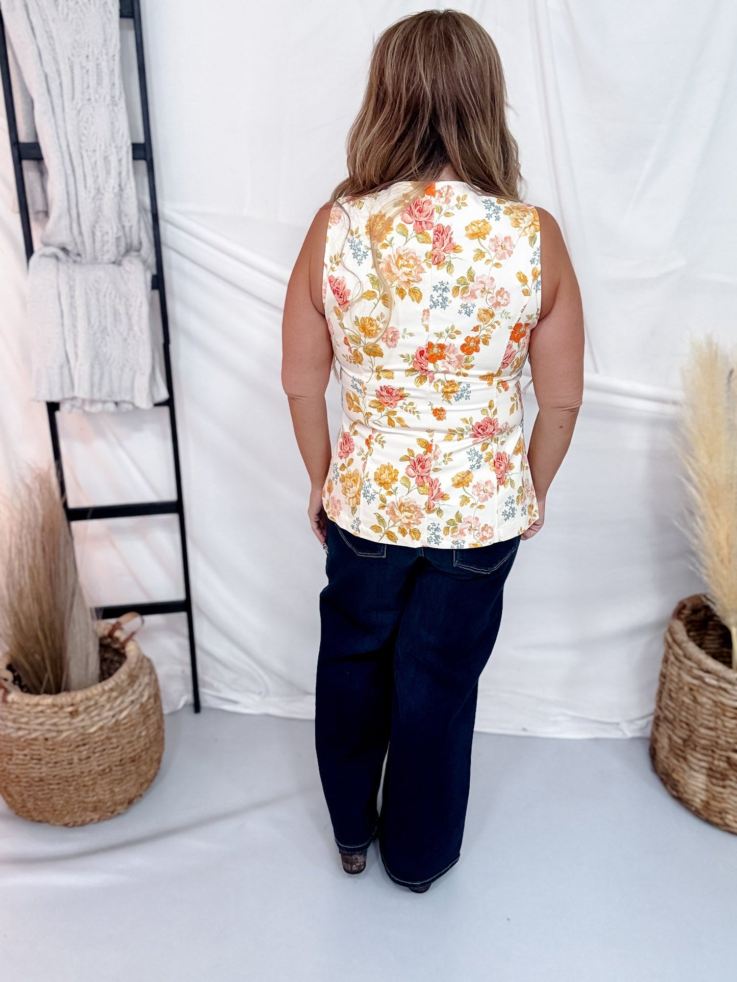 Warm Toned Floral Print Sleeveless Scalloped Edge Button Down Top - Whiskey Skies - POLAGRAM + BAEVELY