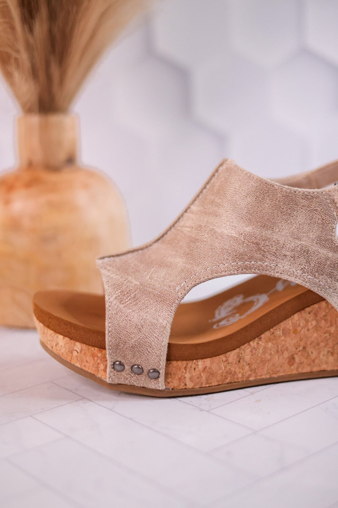 Isabella Cream Wedge Sandals - Whiskey Skies - VERY G