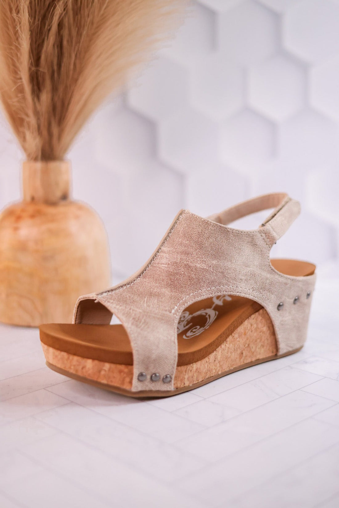 Isabella Cream Wedge Sandals - Whiskey Skies - VERY G