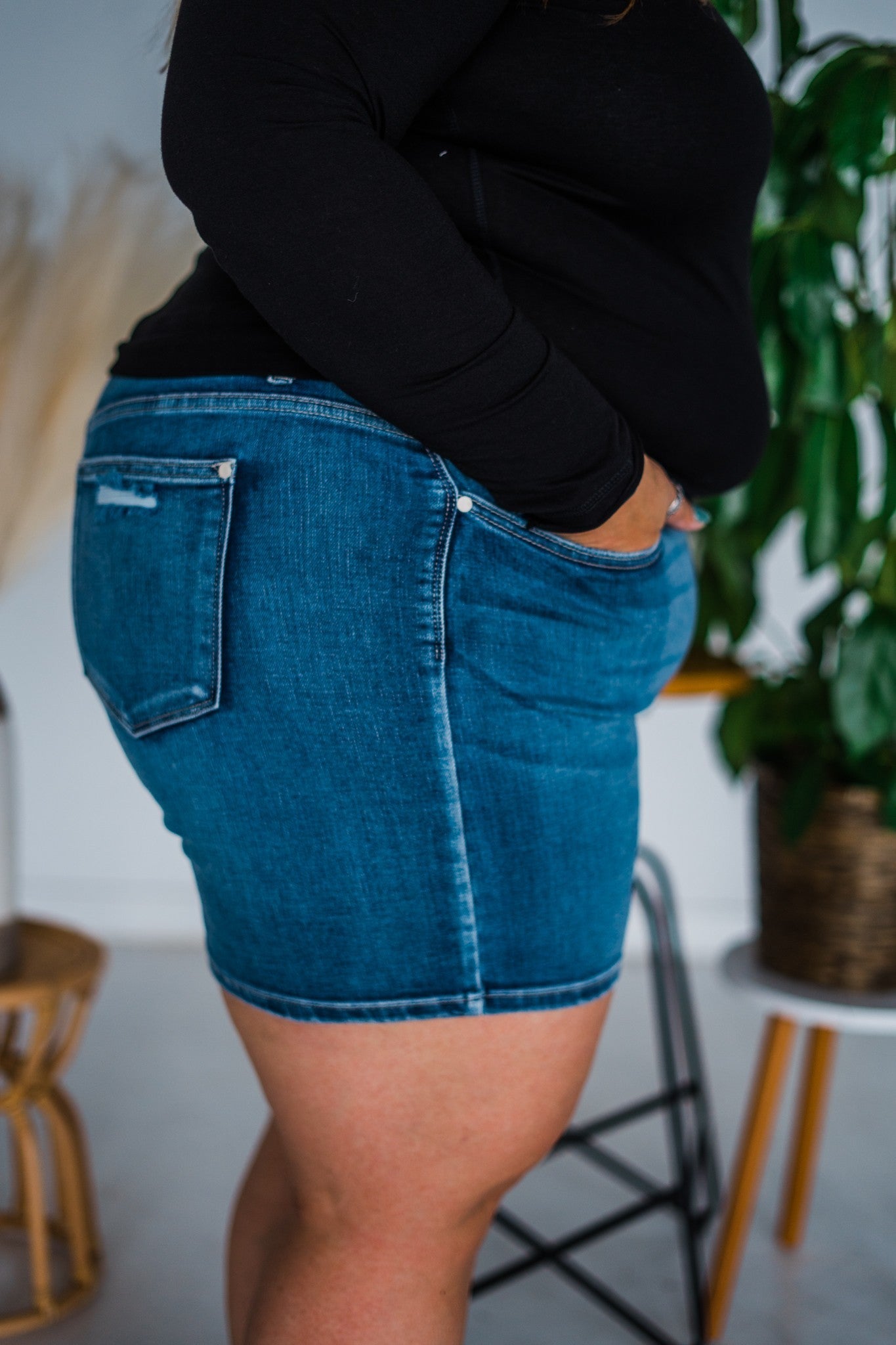 Judy Blue Contrast Wash & Pocket Destroy Shorts - Whiskey Skies